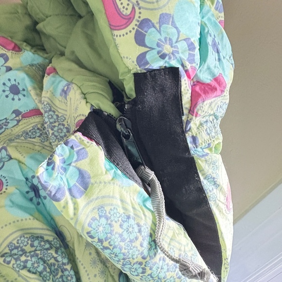 REI sleeping bag, mummy style, single size, zipper and velcro closure - Picture 4 of 8